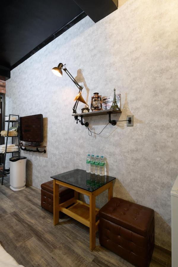 羅東夜市 小宅一生民宿 Night Market Small House Lifetime Hotel Лодун Экстерьер фото