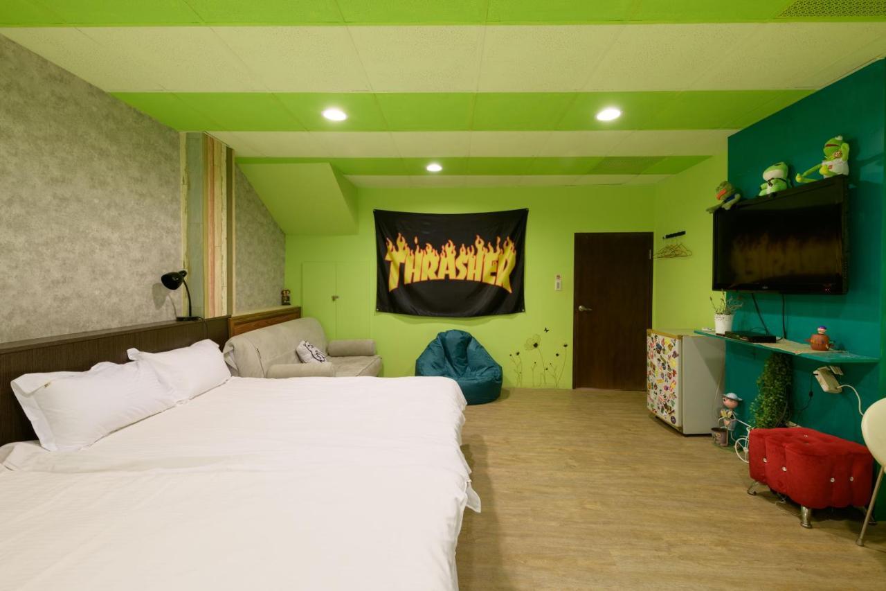 羅東夜市 小宅一生民宿 Night Market Small House Lifetime Hotel Лодун Экстерьер фото