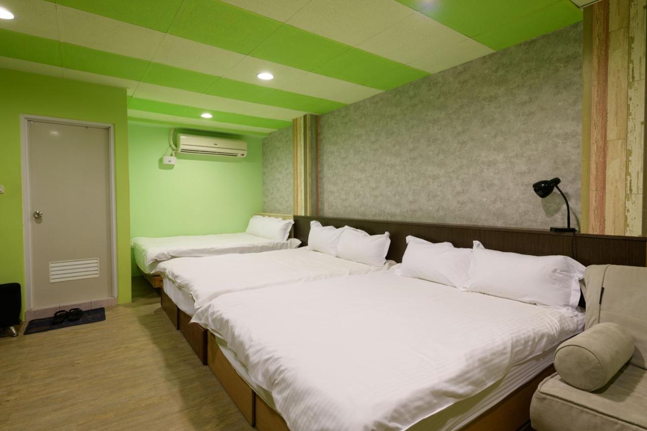 羅東夜市 小宅一生民宿 Night Market Small House Lifetime Hotel Лодун Экстерьер фото