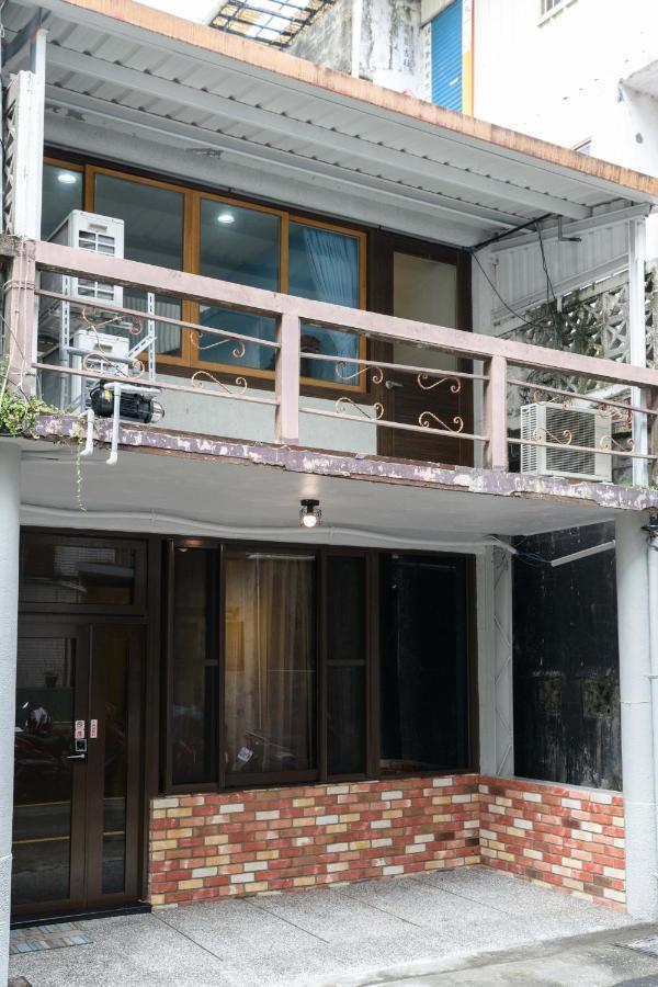 羅東夜市 小宅一生民宿 Night Market Small House Lifetime Hotel Лодун Экстерьер фото