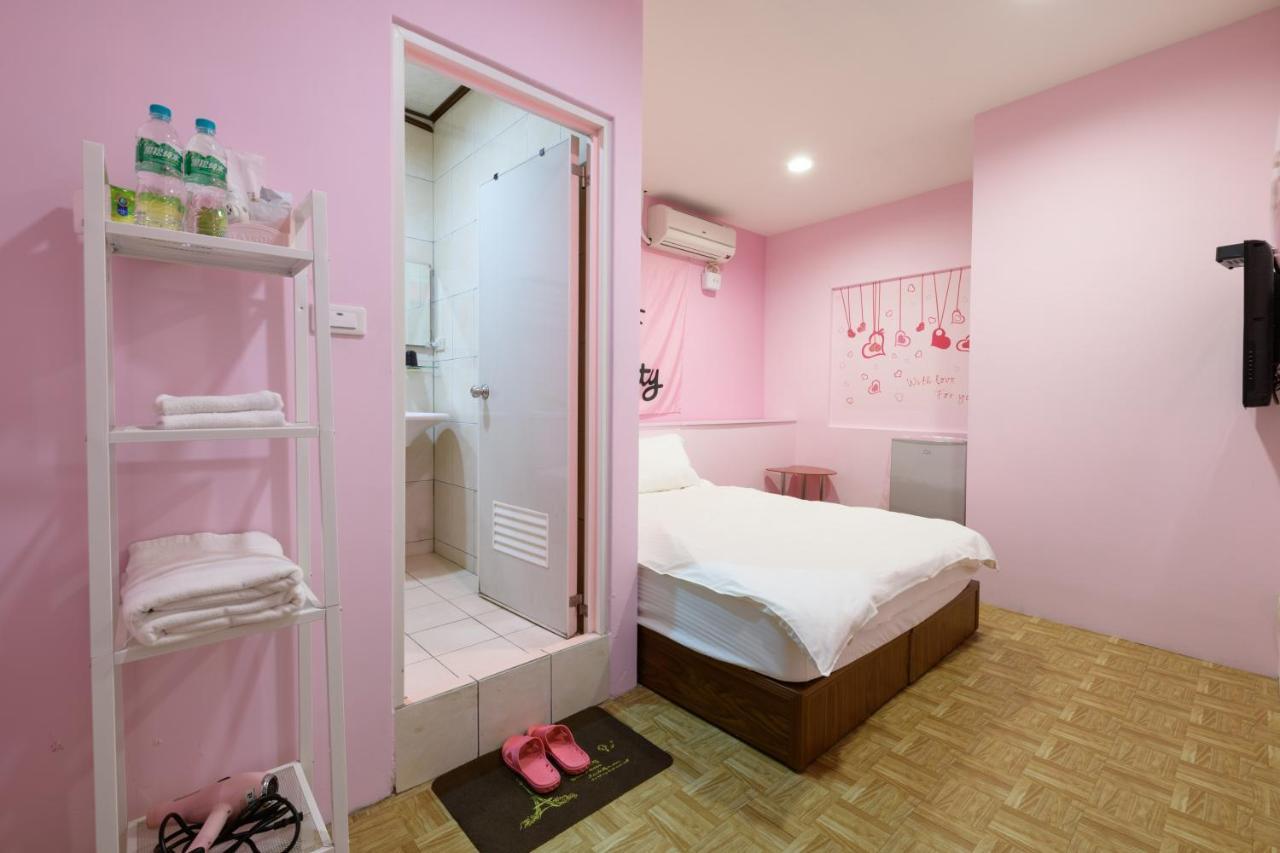 羅東夜市 小宅一生民宿 Night Market Small House Lifetime Hotel Лодун Экстерьер фото